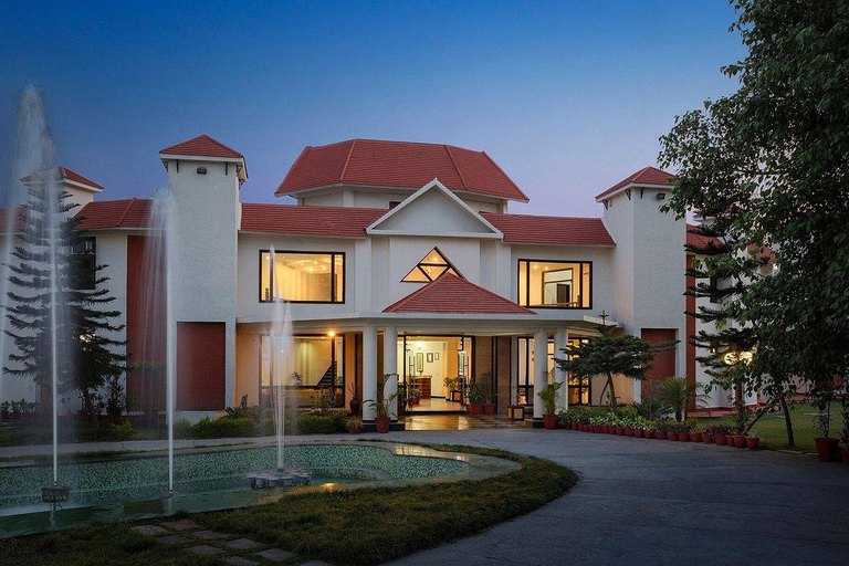 Exterior & Views