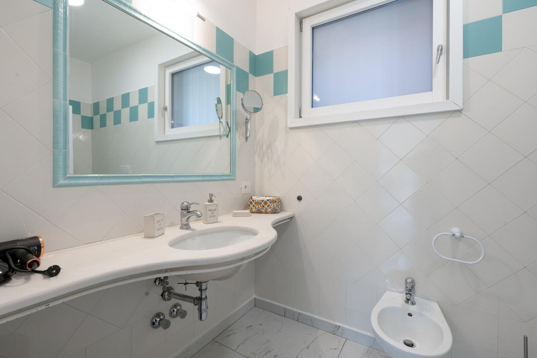 Others 2, Deluxe Suites, Napoli