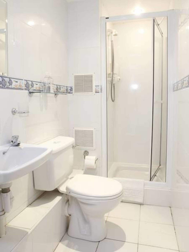 Bathroom 3, Abbotsford Guest House, Edinburgh