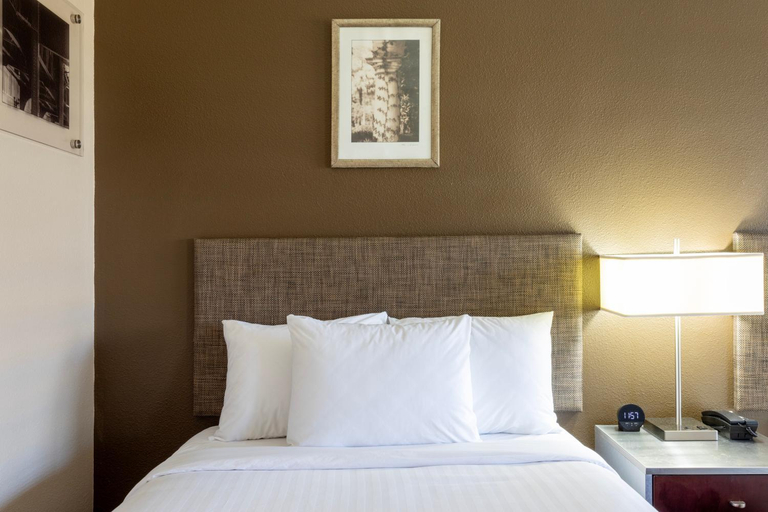 Bedroom, GRANDSTAY HOTEL & SUITES, Dane