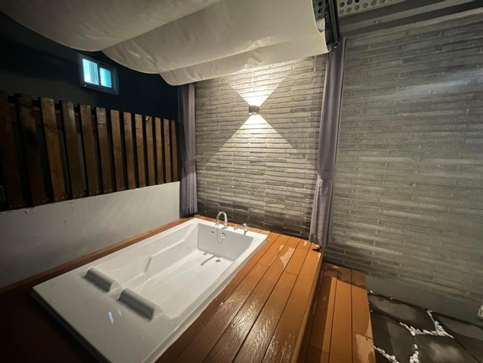 Bathroom 6