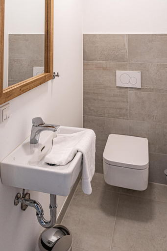 Bathroom 13
