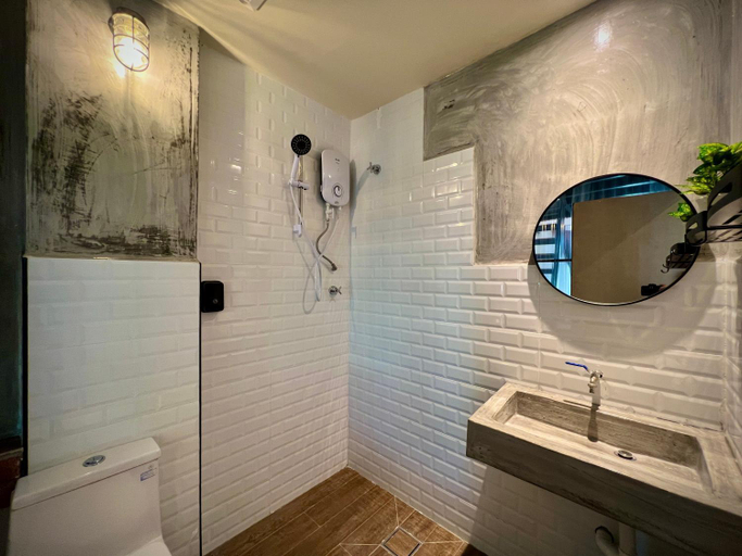 Bathroom, DoSomething Guest House 8, Kinta