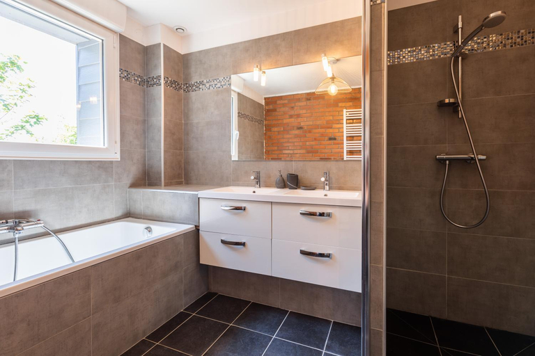 Shower 5, Superbe maison avec piscine et jacuzzi dans les dunes, Pas-de-Calais