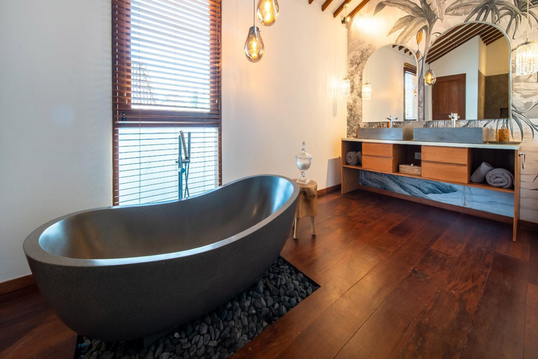 Bathroom 1, Anam Loft 1 Canggu, Badung