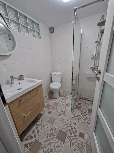 Bathroom, Bran Studio, Bran