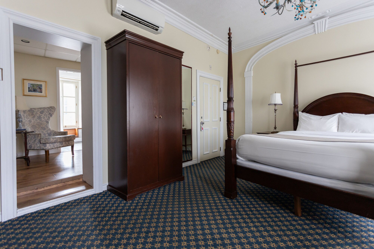Bedroom 2, Hôtel Champlain Vieux Québec, Communauté-Urbaine-de-Québec