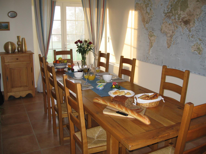 Others 2, Le Presbytere de Vieuvy, Mayenne
