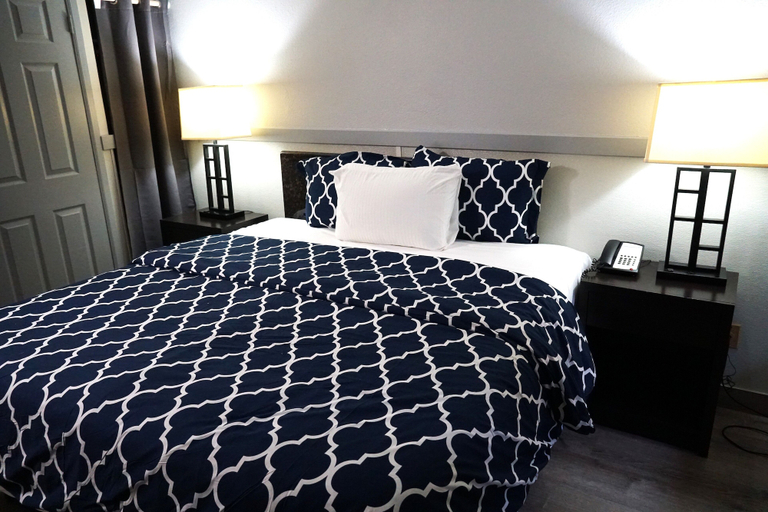 Bedroom 2, Best Motel, Seattle