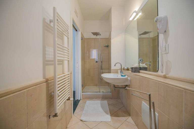 Bathroom 3, Salerno B&B, Salerno