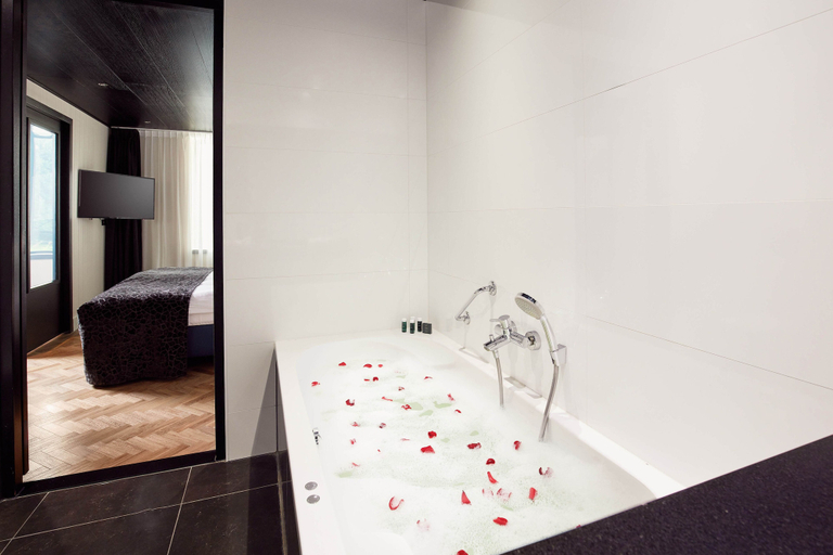 Bathroom 3, Van Der Valk Hotel Sneek, Sneek