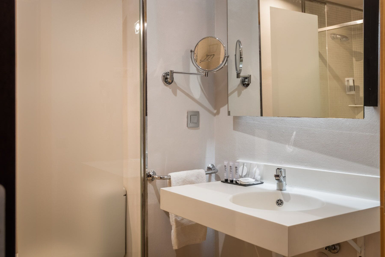 Bathroom 4, Hotel Madanis, Barcelona