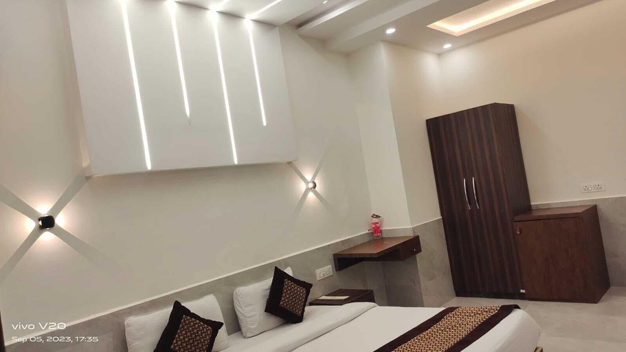 Bedroom 4, Hotel Seven Heaven - Lawrence road, Delhi