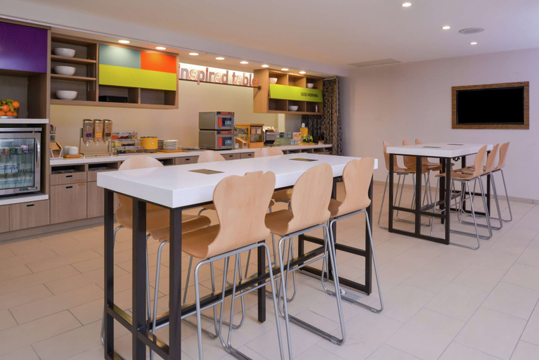 Food & Drinks 4, Home2 Suites by Hilton Merrillville, Lake