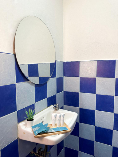 Bathroom 3, MONTANA Hotel & Hostel Phuket, Pulau Phuket
