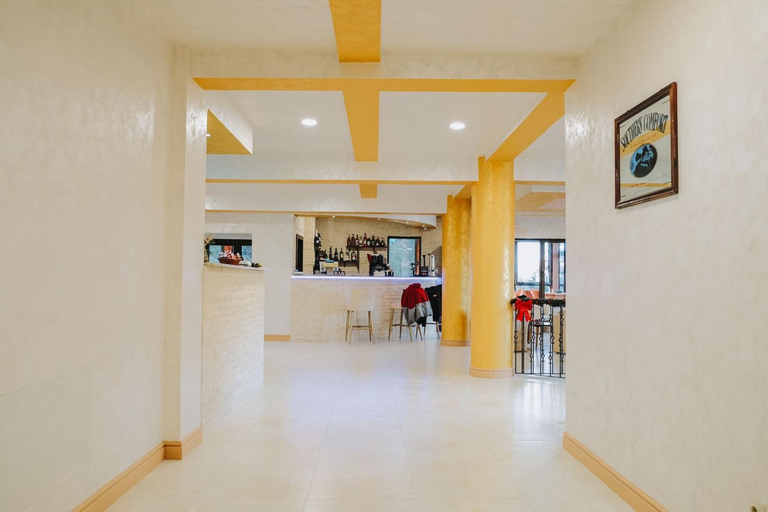 Lobby 4, Paradise Point, Nucet