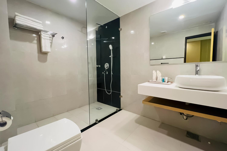 Bathroom 3, Hotel Aikawa, Gandaki
