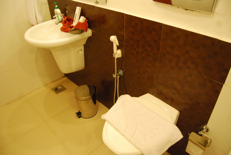Bathroom 3, Hotel Rajadhani, Thiruvananthapuram