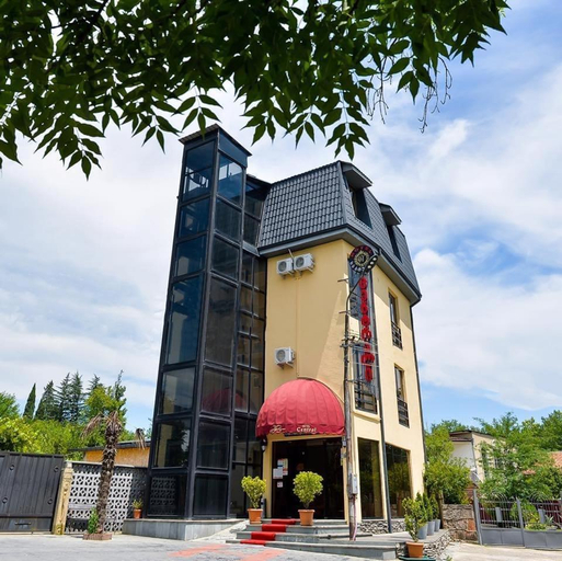 Exterior & Views