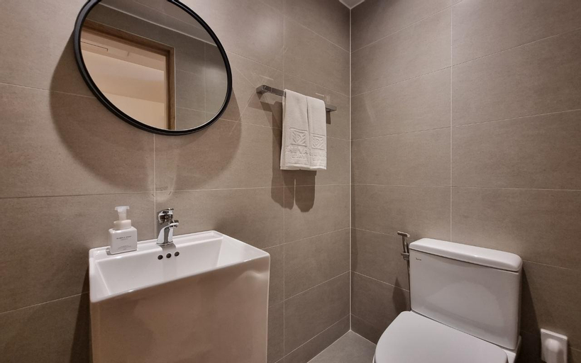 Bathroom 12