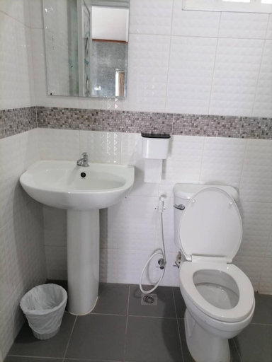 Bathroom 15