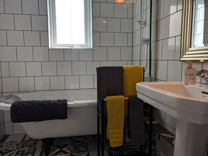 Bathroom 4, Worth House, Cambridgeshire