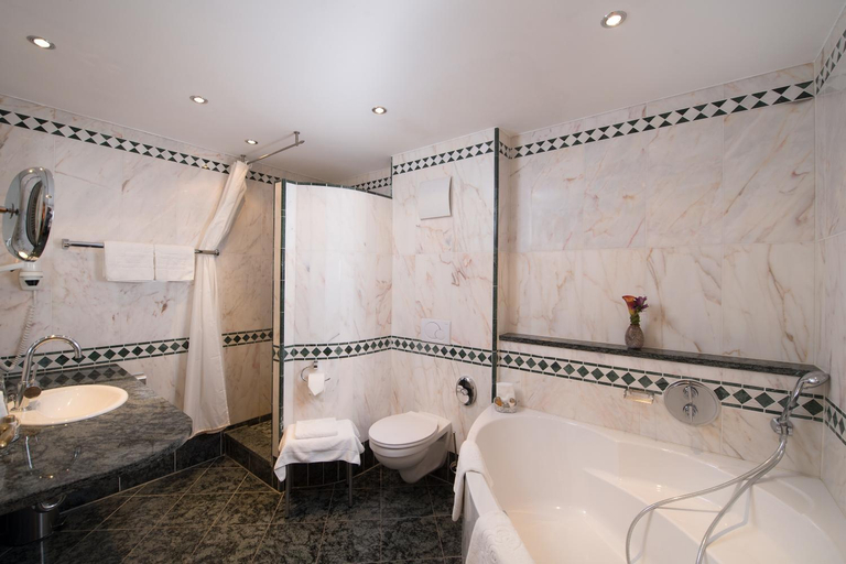 Bathroom 5, Hotel-Restaurant Erbprinz, Karlsruhe