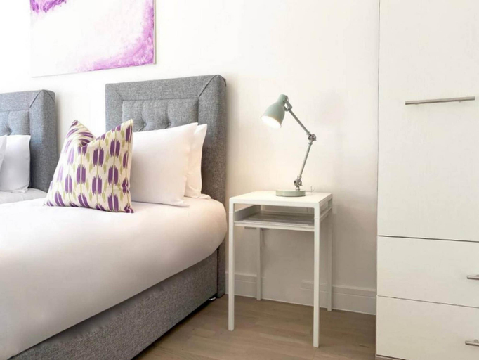 Bedroom 2, Modern Stylish 2 bedroom 2 Bath Apts., Medway
