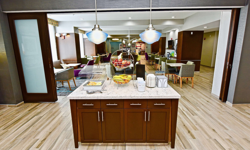 Food & Drinks 5, Hampton Inn Kirksville, Adair