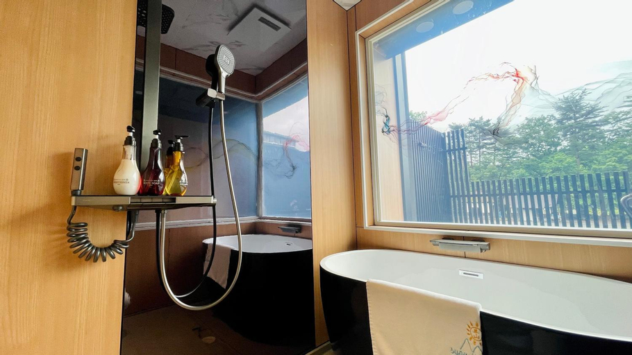 Bathroom 16