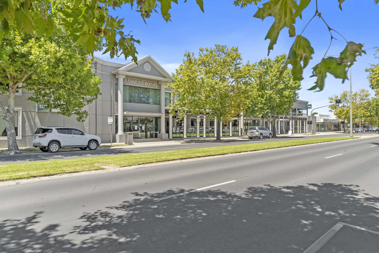 Exterior & Views 2, Sherbourne Terrace Hotel, Shepparton