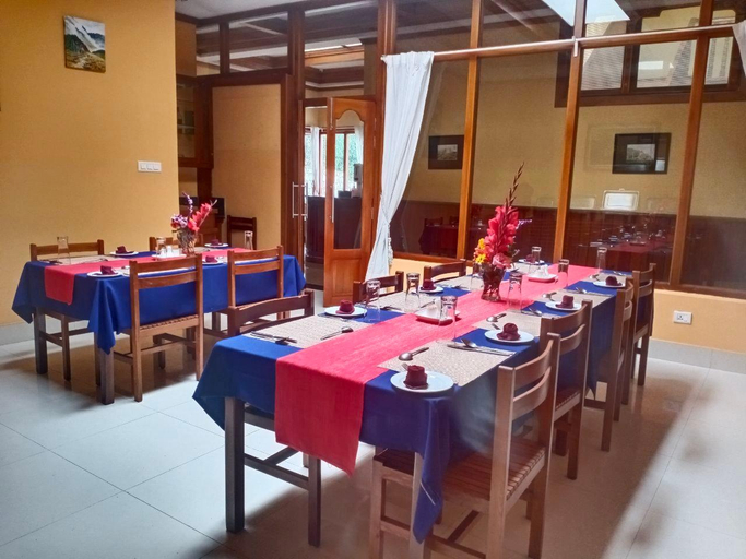 Food & Drinks 4, Kisa Villa, Kawang