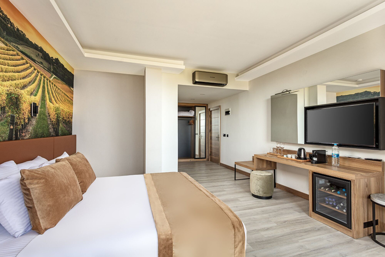 Bedroom 2, Wiyana Wanda, Elmalı