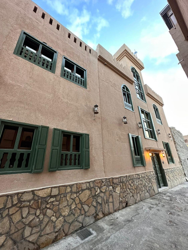 Exterior & Views