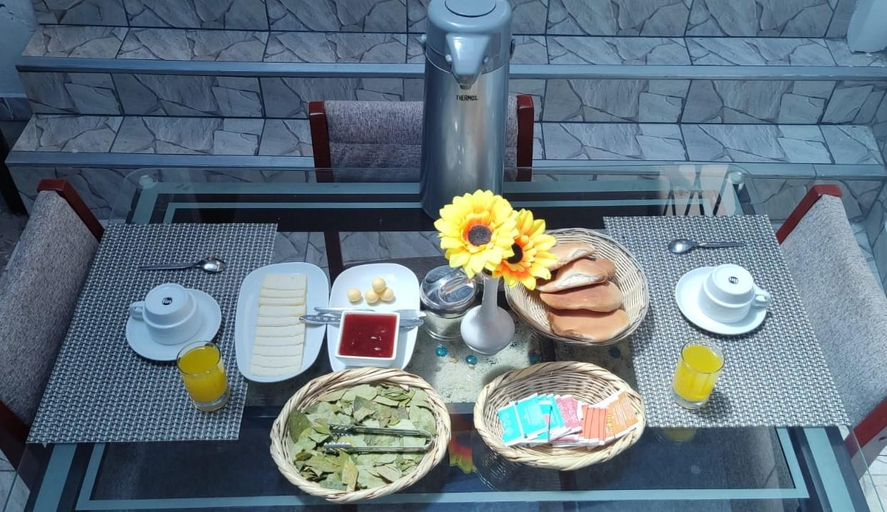 Food & Drinks