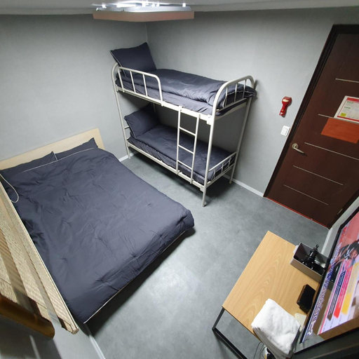 Others 3, Seven Hostel, Seodaemun