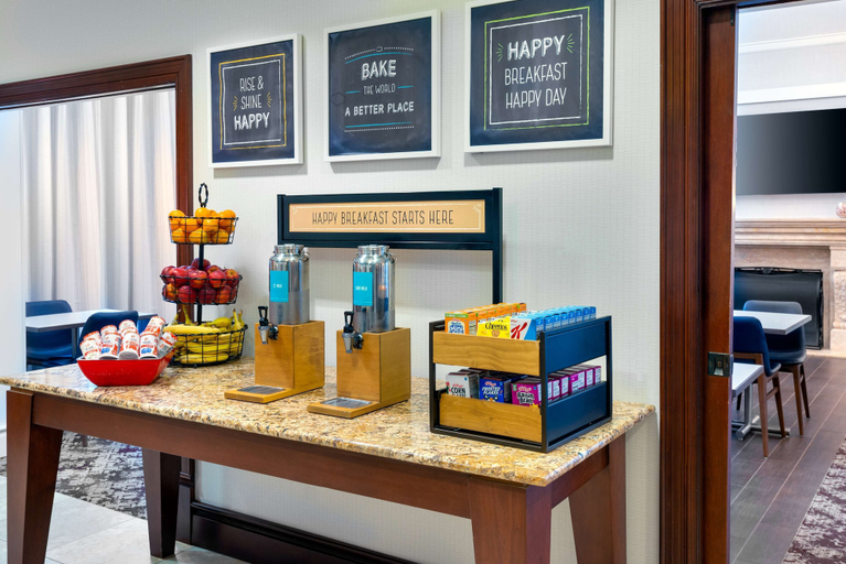 Food & Drinks 5, Hampton Inn & Suites Hartford/Farmington, Hartford