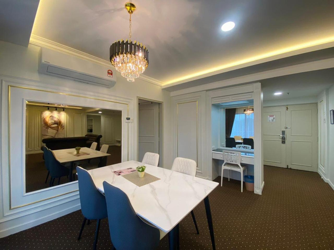 Dining Room 19