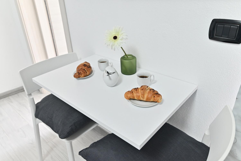 Others 3, IzzHome Cozy Room, Cagliari