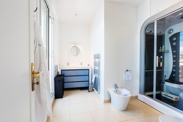 Bathroom 4, LE CAP DE NICE VI4150 by RIVIERA HOLIDAY HOMES, Alpes-Maritimes