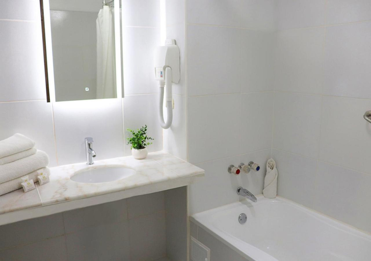 Bathroom 2, Inkari Suites, Lima