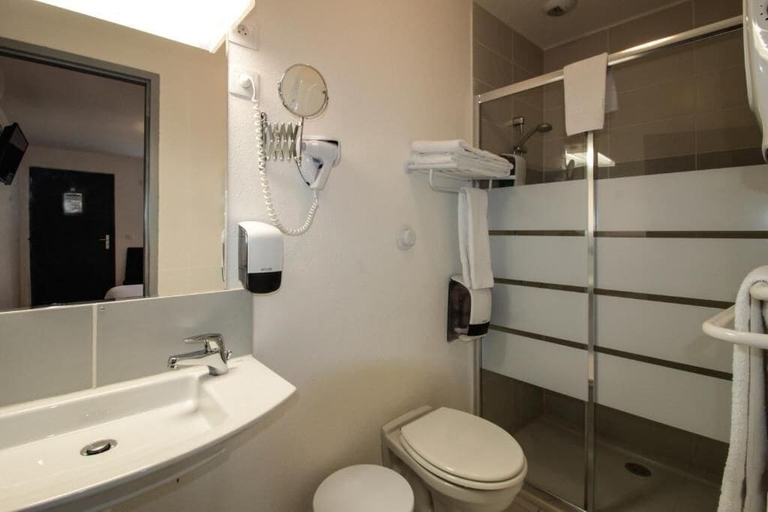 Bathroom 3, Hôtel le 15, Dordogne