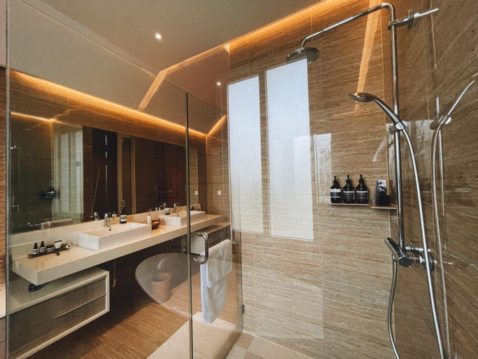 Bathroom 12