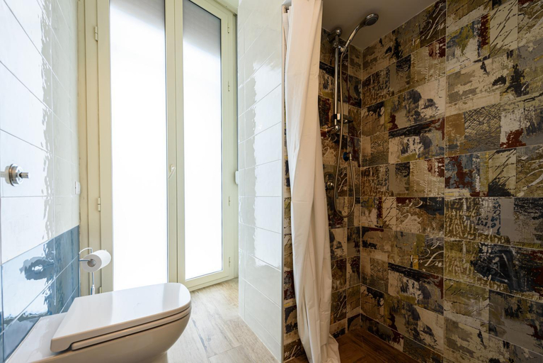 Bathroom 2, Via Morghen 63 - Primo piano, Napoli