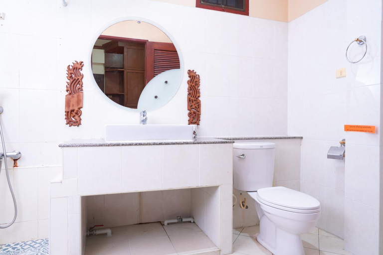 Bathroom 12