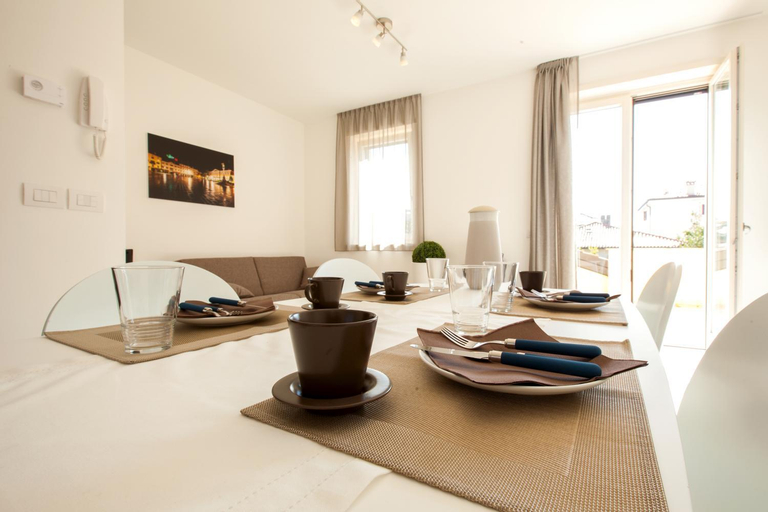 Dining Room 11