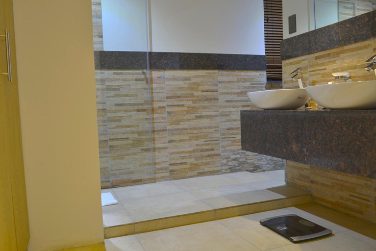 Bathroom 4, La Maison Royale, Westlands