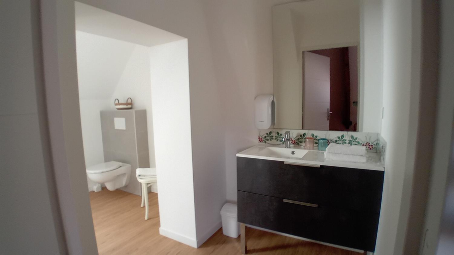 Bathroom 1, La Maison de nos Parents, Pas-de-Calais