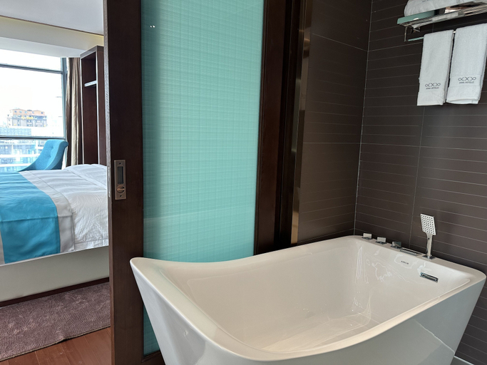 Bathroom 3, XI AN JIU DIAN Hotel, Sihanoukville