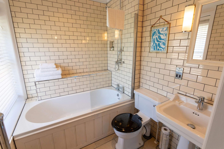 Bathroom 3, The Smugglers Inn, Dorset
